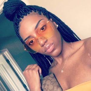 Meet your Posher, Yanisa